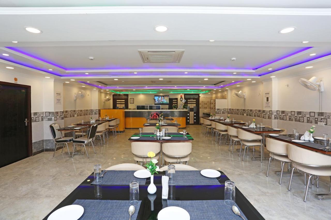 Oyo 11306 Ss Hotel Gorakhpur Exterior foto